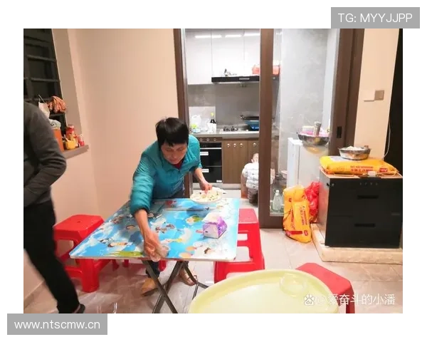 余依婷家的早晨像豪宅开箱，站一会儿钱包就受刺激