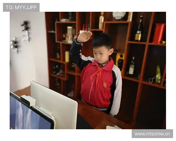 乔恩·琼斯训练完直接去提了辆布加迪，这自律换来的日子普通人真过不起