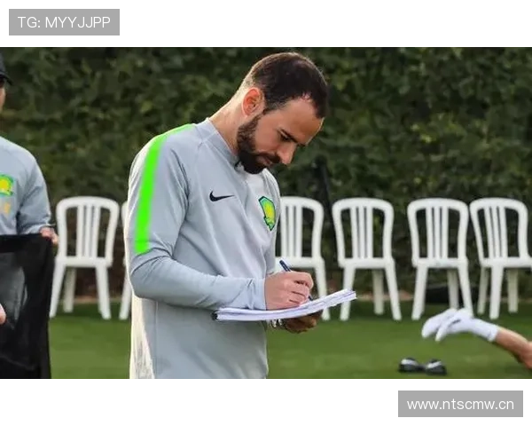 廖秋云训练完顺手拎走两袋米，这饭量我连她热身都跟不上