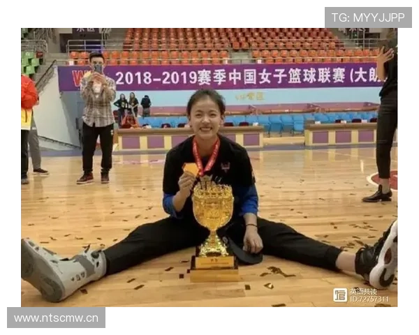 杨舒予家的冰箱里塞满了蛋白粉，连饮料都喝零卡的