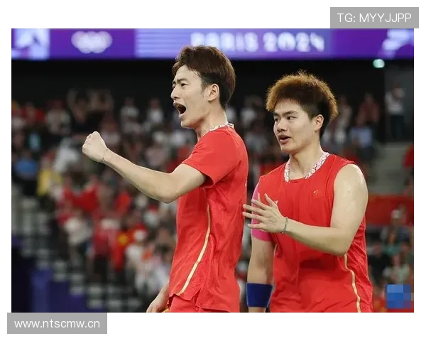 梁伟铿训练场上冷面，生活照里钱包和豪宅亮瞎我眼